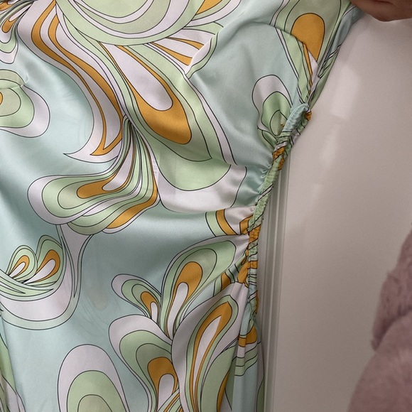 BNWT Pretty Little Thing One Shoulder Dress - Size 4 - Picture 7 of 10